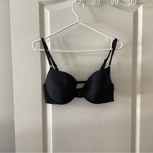 Victoria Secret Black Women's Bra. Size 36D.    B6